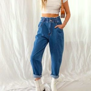 ✨Tia Medium Wash Denim Jeans✨